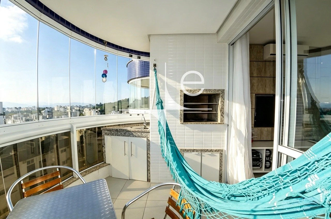 Apartamento mobiliado de 2 quartos em condomínio com sauna