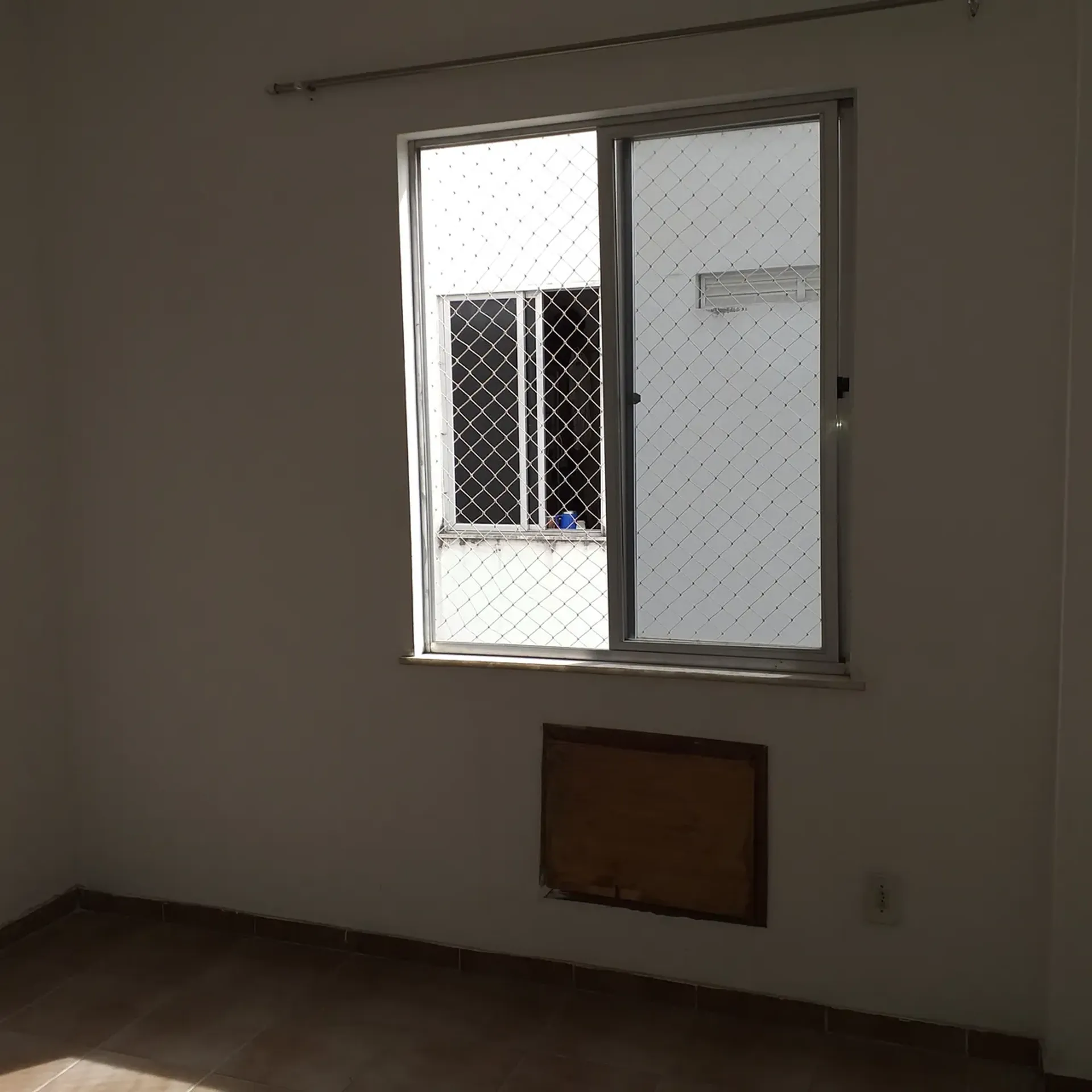 60 m² apartment with 2 bedrooms and a glass shower — photo 22