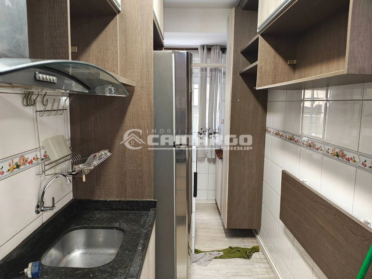Wood or laminate floors in a 3-bedroom apartment, 56 m² — photo 3