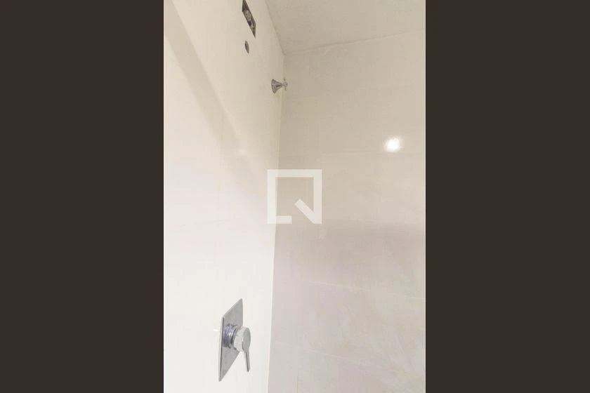 3-bedroom house with wood or laminate floors in Curitiba — photo 32