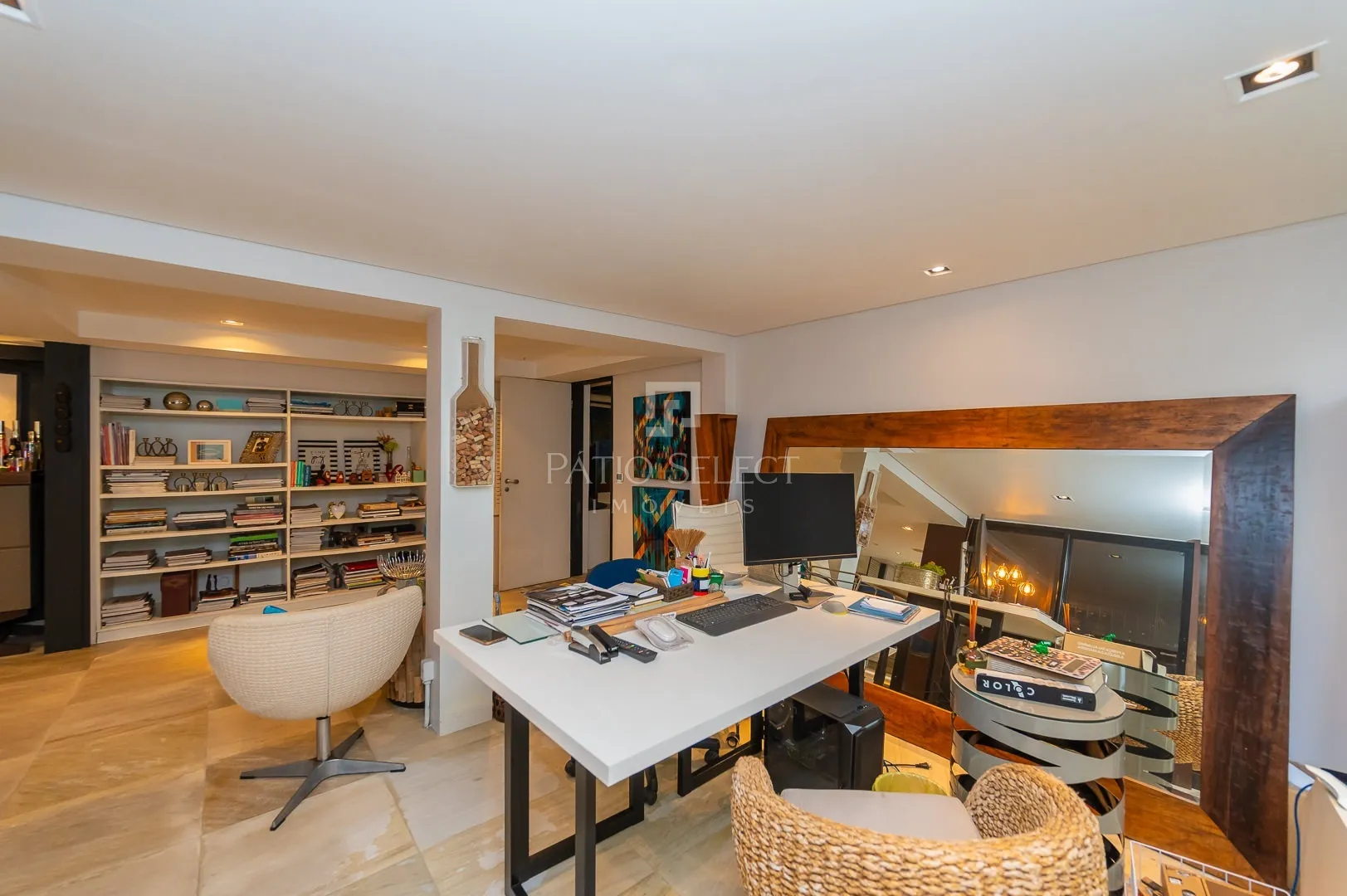 Floor-to-ceiling windows in a 6-bedroom house, 763 m² — photo 46