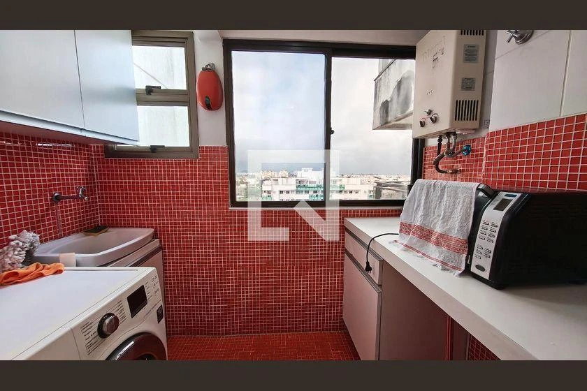 One-bedroom apartment with a mountain view — photo 10