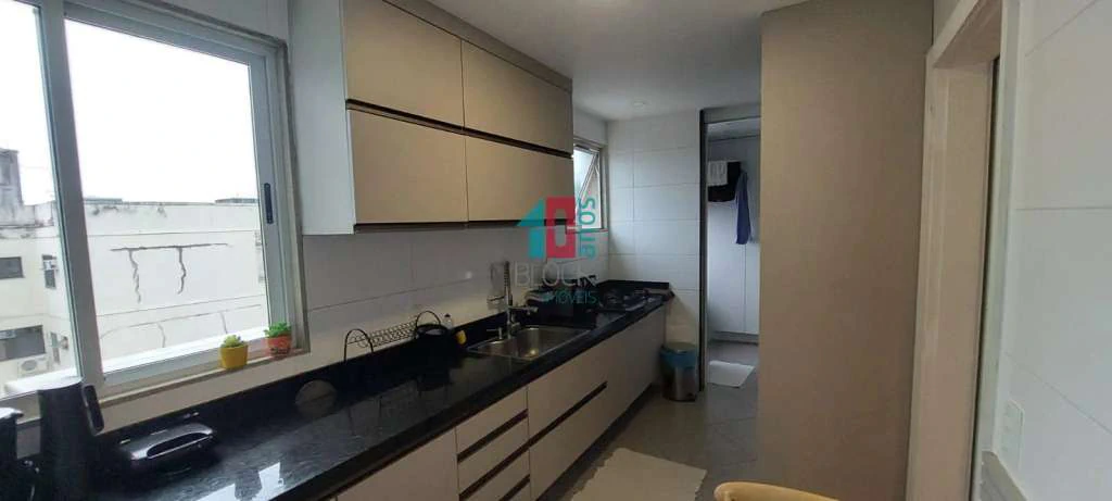 Furnished apartment with 3 en-suite bedrooms and 2 spots — photo 3