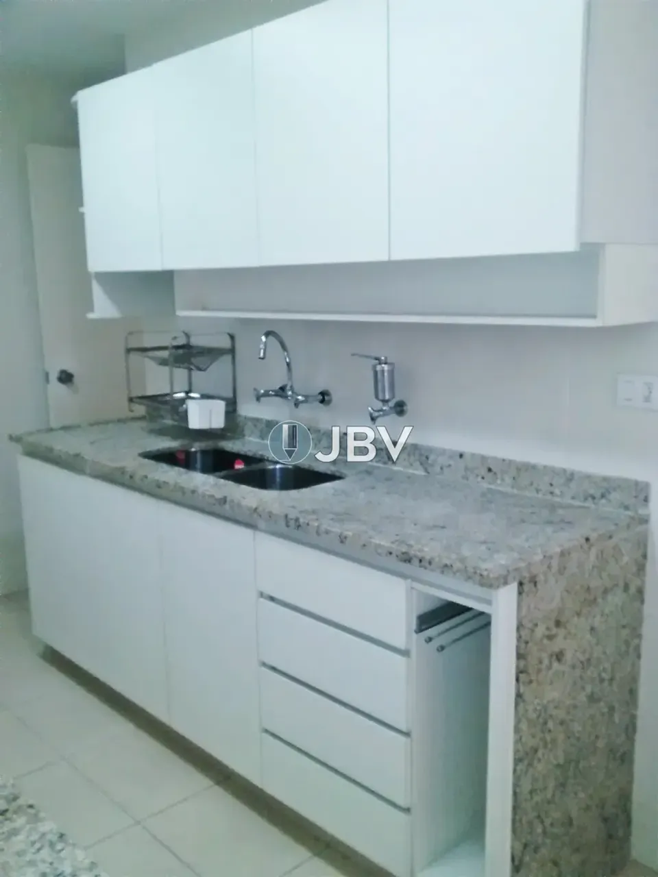 2-bedroom apartment with 1 bath and 1 parking spot — photo 2