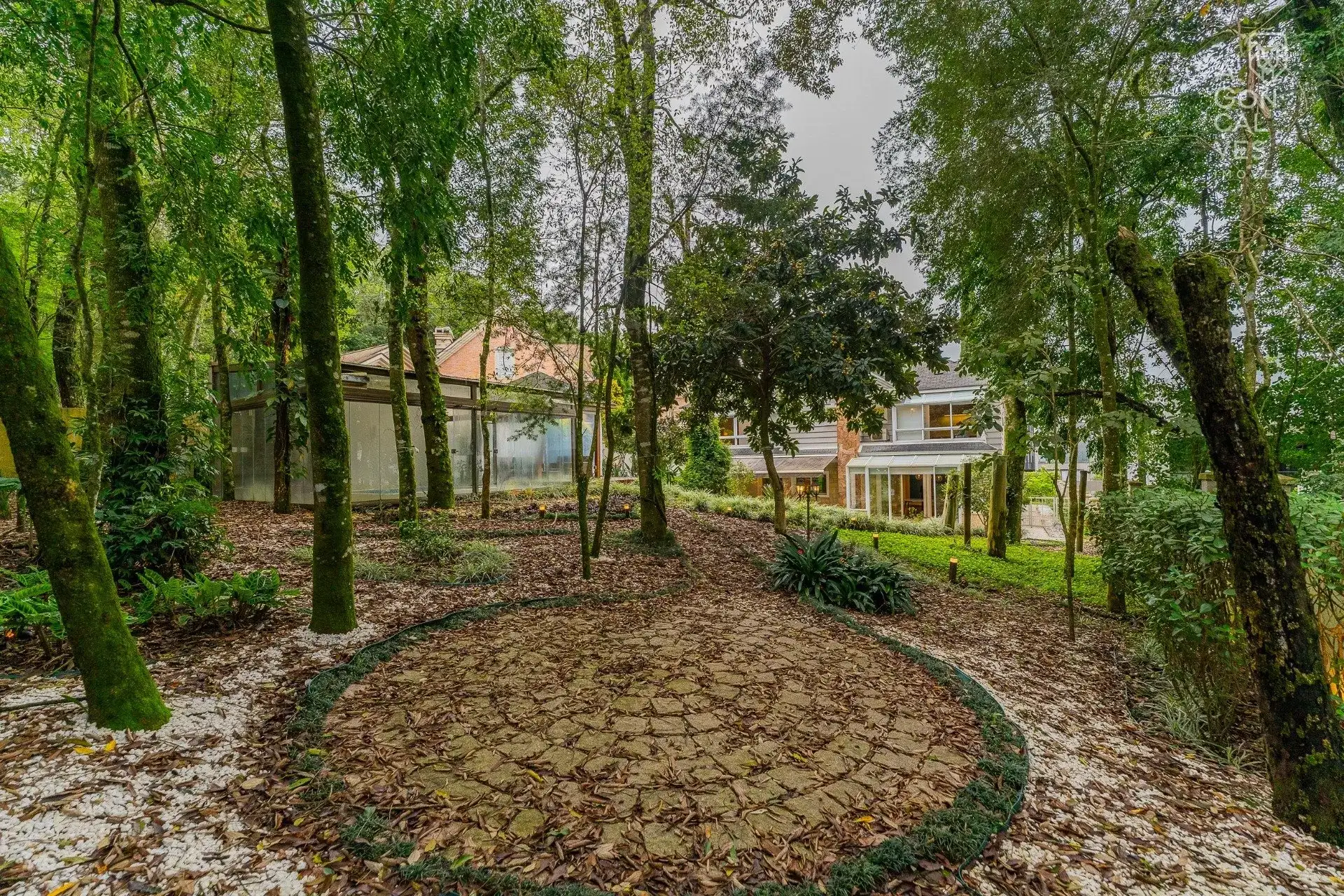 House with 4 bedrooms and 5 bathrooms, 5 parking spots — photo 29