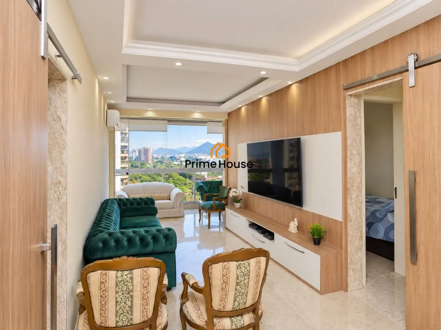 Furnished apartment, 88 m², with a glass-enclosed balcony — photo 6