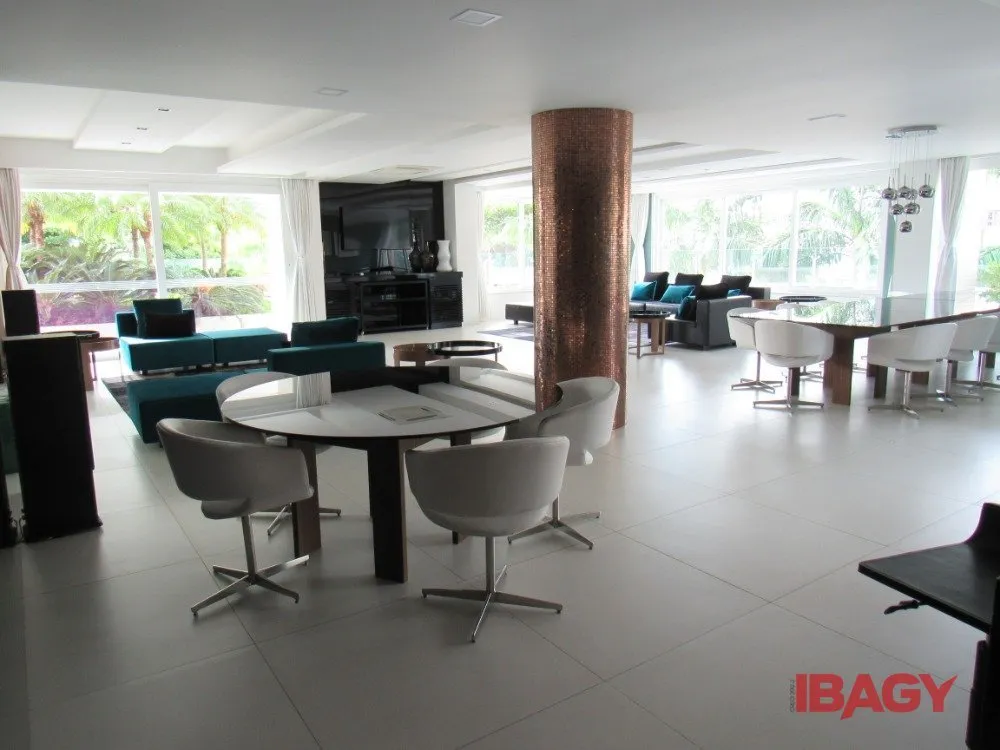 Furnished apartment with 2 en-suite bedrooms and 101 m²