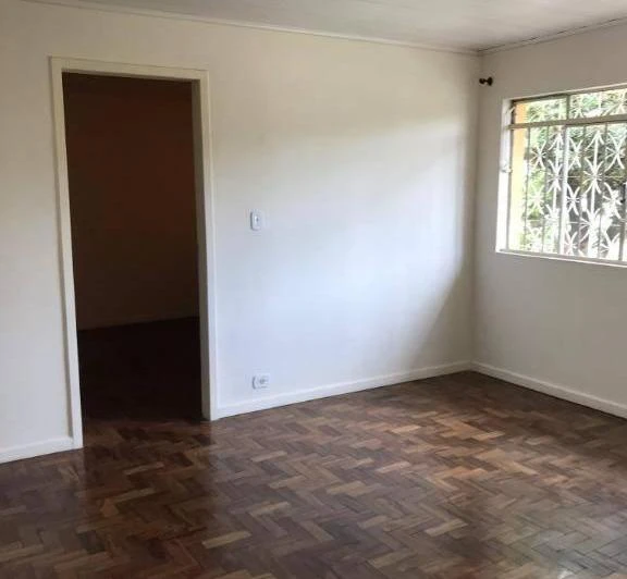 House with 3 bedrooms and wood floors