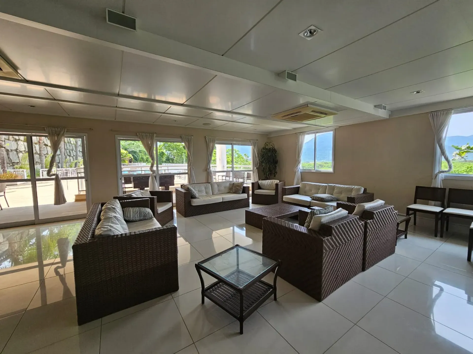 Furnished 206 m² house with 5 bedrooms and 5 baths — photo 2