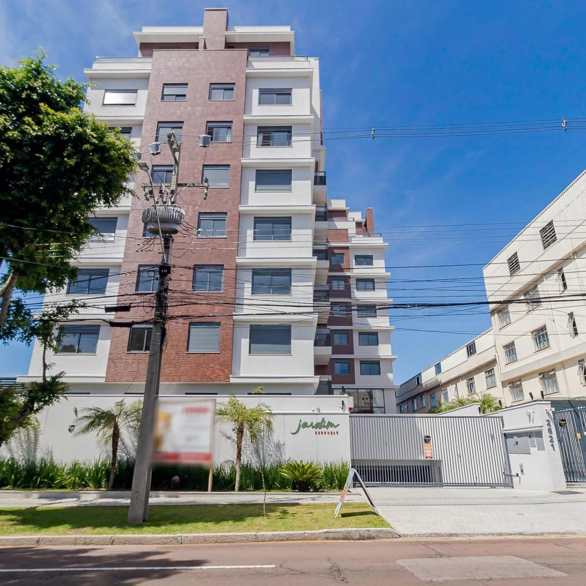 3-bedroom apartment with a grill on the balcony in Curitiba — photo 48