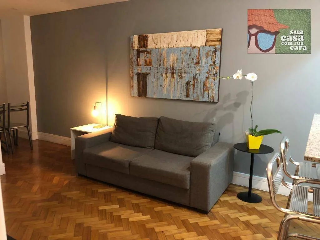 Wood or laminate floors in a one-bedroom apartment, 50 m² — photo 7