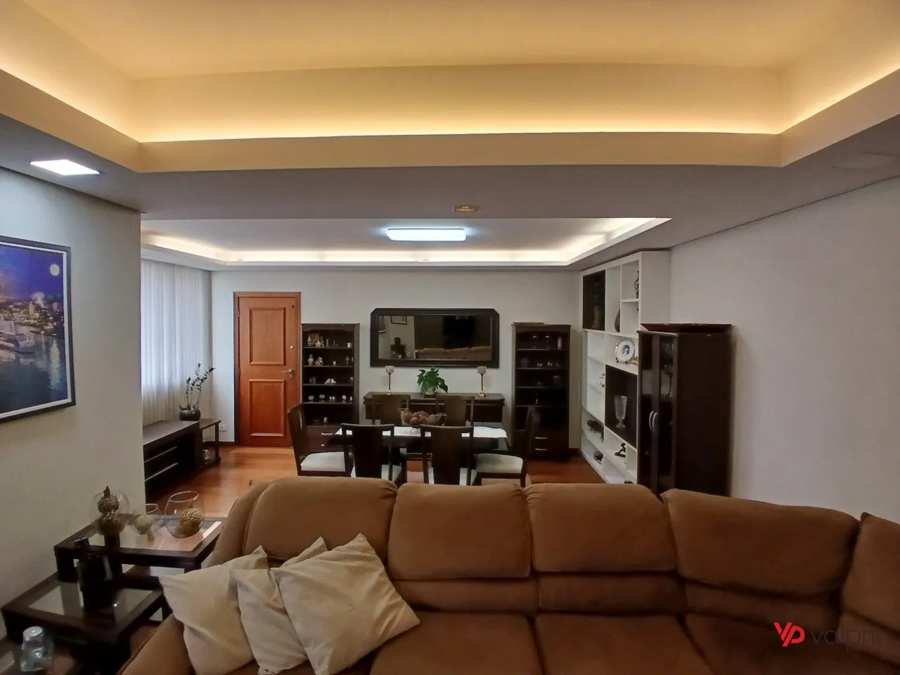 4-bedroom apartment with a walk-in closet in Curitiba — photo 46