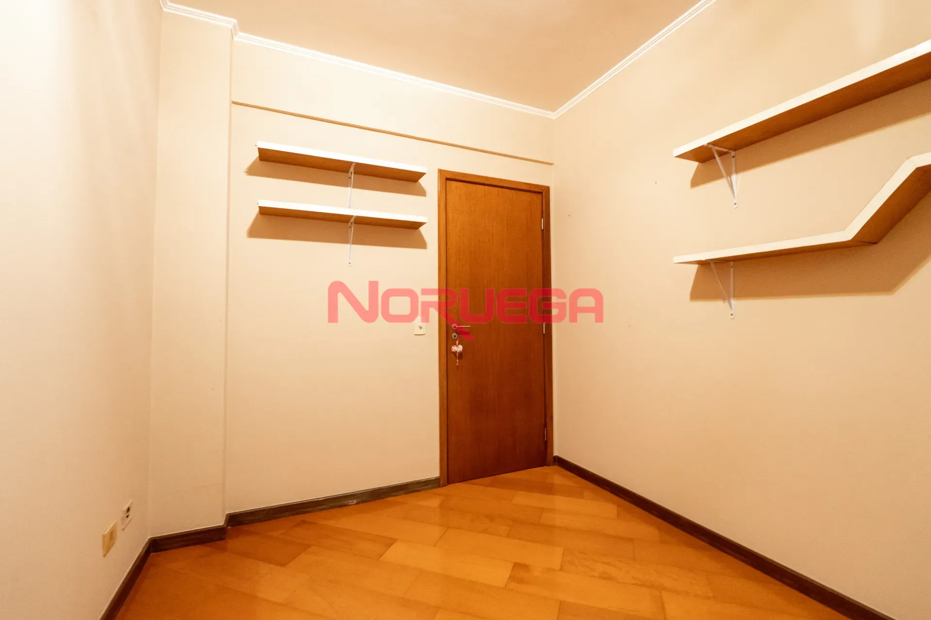 2-bedroom apartment with a built-in balcony grill — photo 26