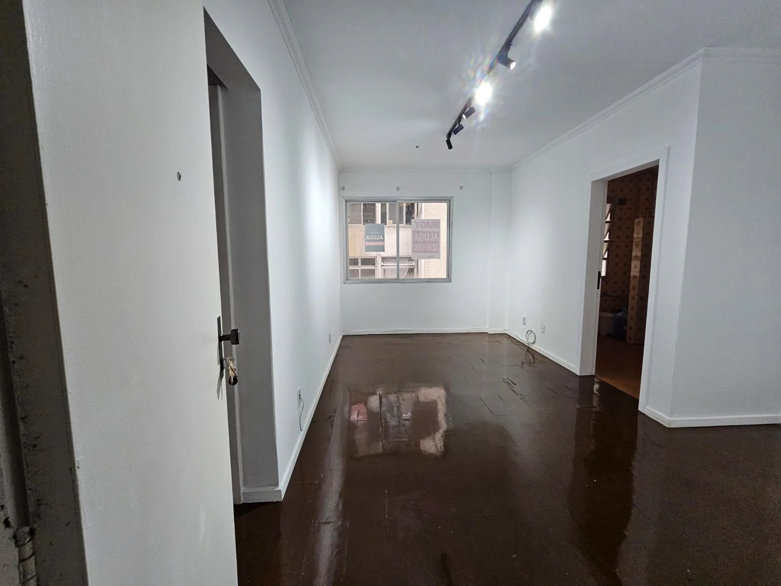 Apartamento de 1 quarto com cozinha planejada e box de vidro