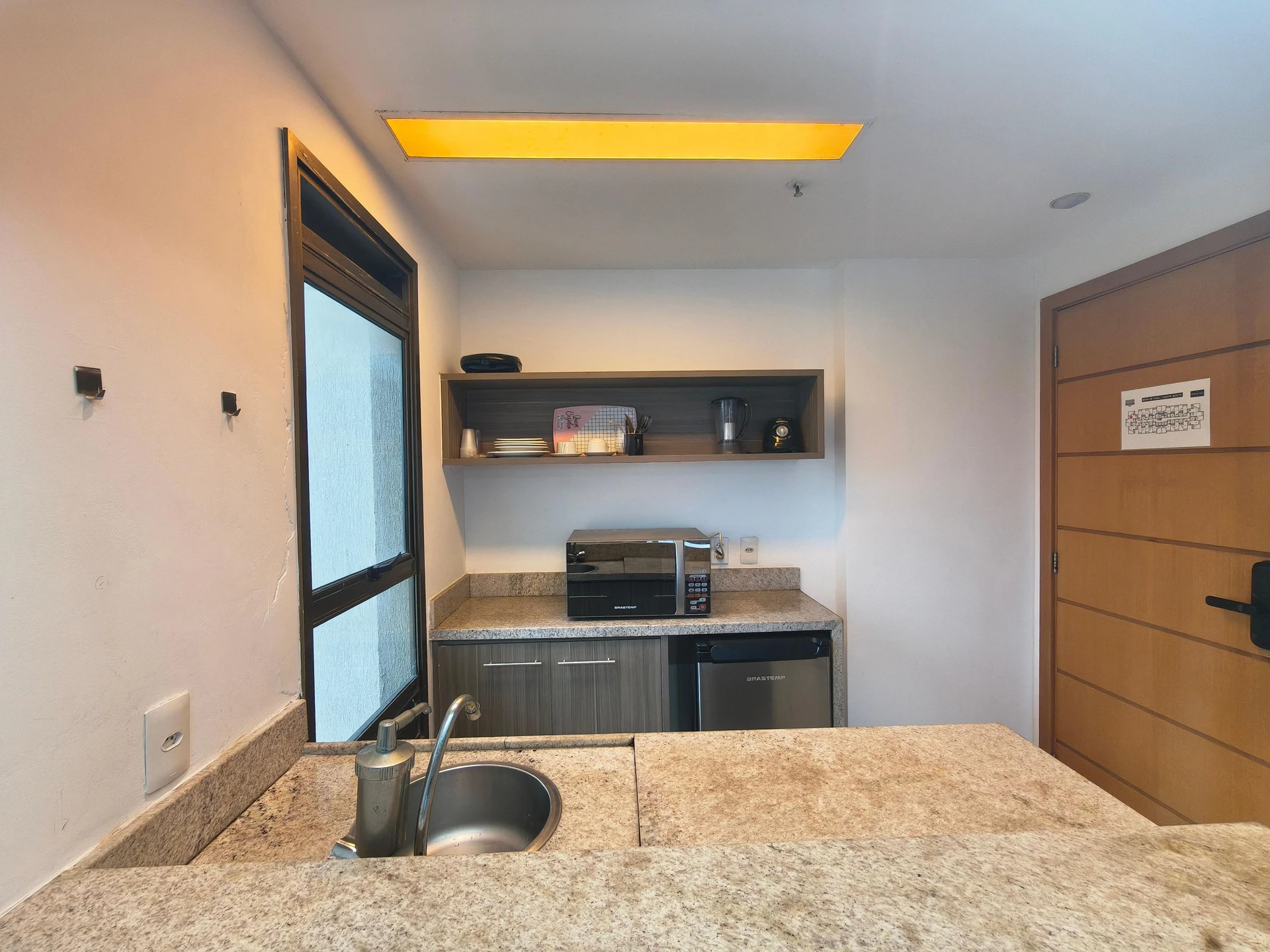 Furnished 1-bedroom apartment with a balcony and pool — photo 4