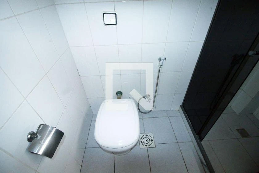 Квартира з 2 спальнями та дерев'яною підлогою або ламінатом — photo 22