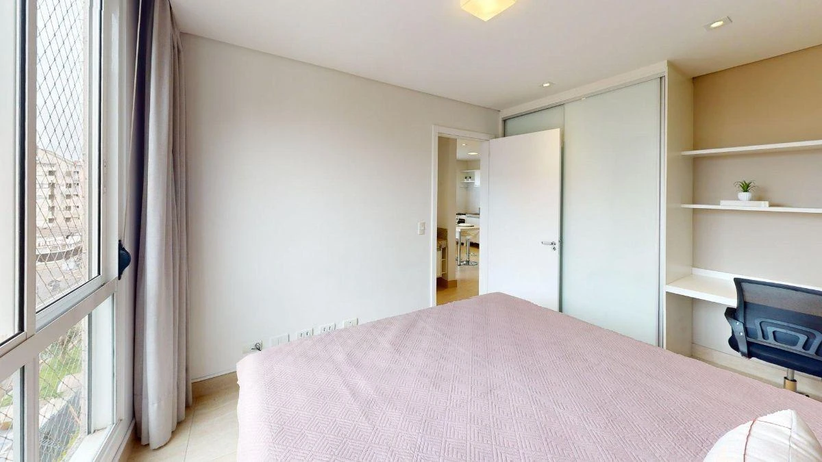 One-bedroom apartment with floor-to-ceiling windows — photo 15