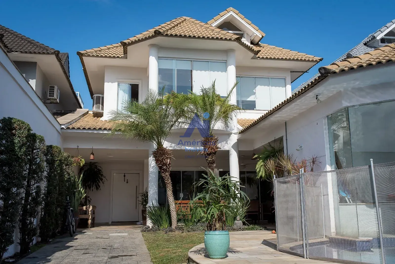 Unfurnished house with 4 bedrooms and 5 bathrooms — photo 49