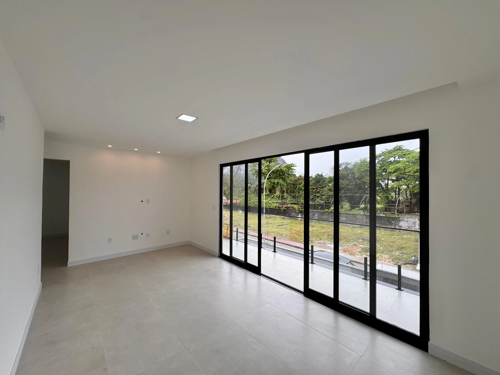 Condo house with 4 en-suite bedrooms and private yard — photo 31