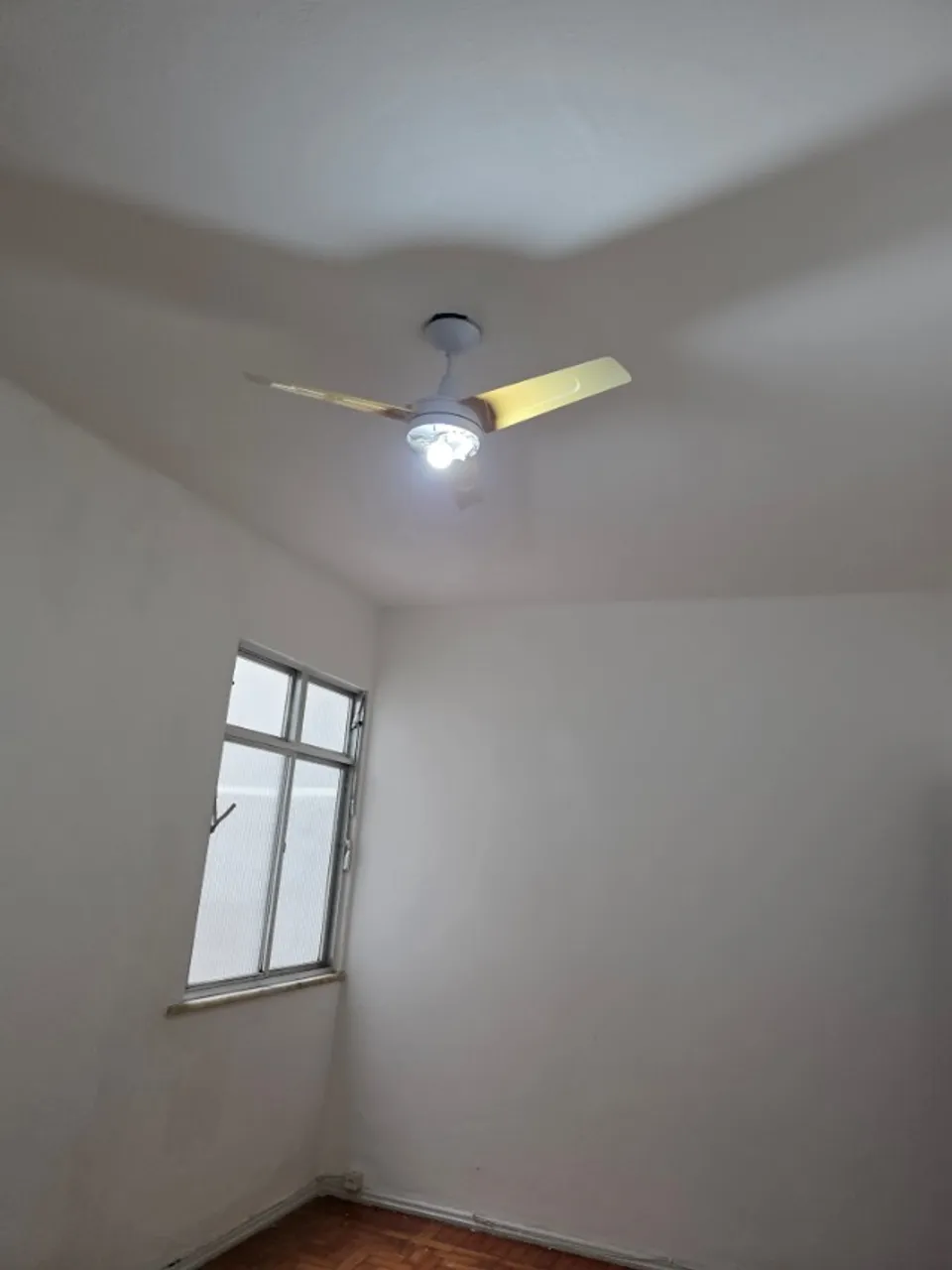 1-bedroom apartment with a closed-off kitchen — photo 5
