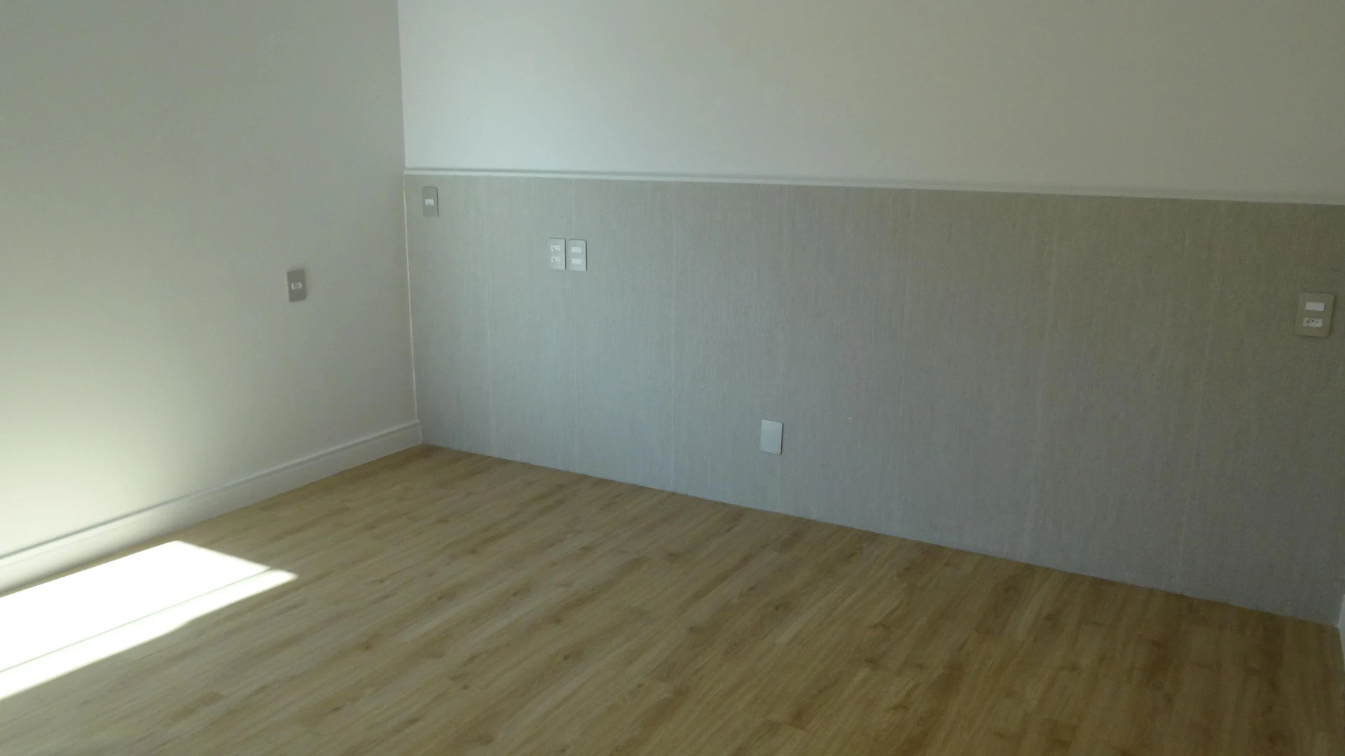 Casa de 384 m² com janelas do piso ao teto e varanda gourmet — photo 103