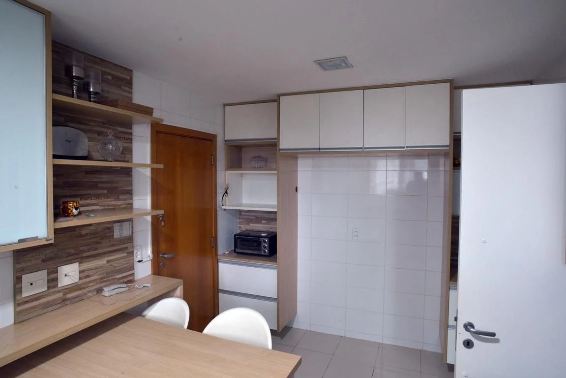 Jacuzzi in a 4-bedroom apartment, 233 m² — photo 16