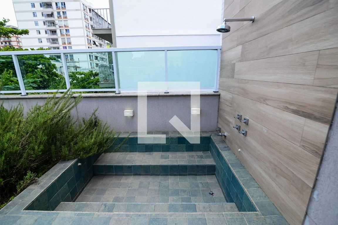 Furnished 4-bedroom apartment with 4 bathrooms — photo 15