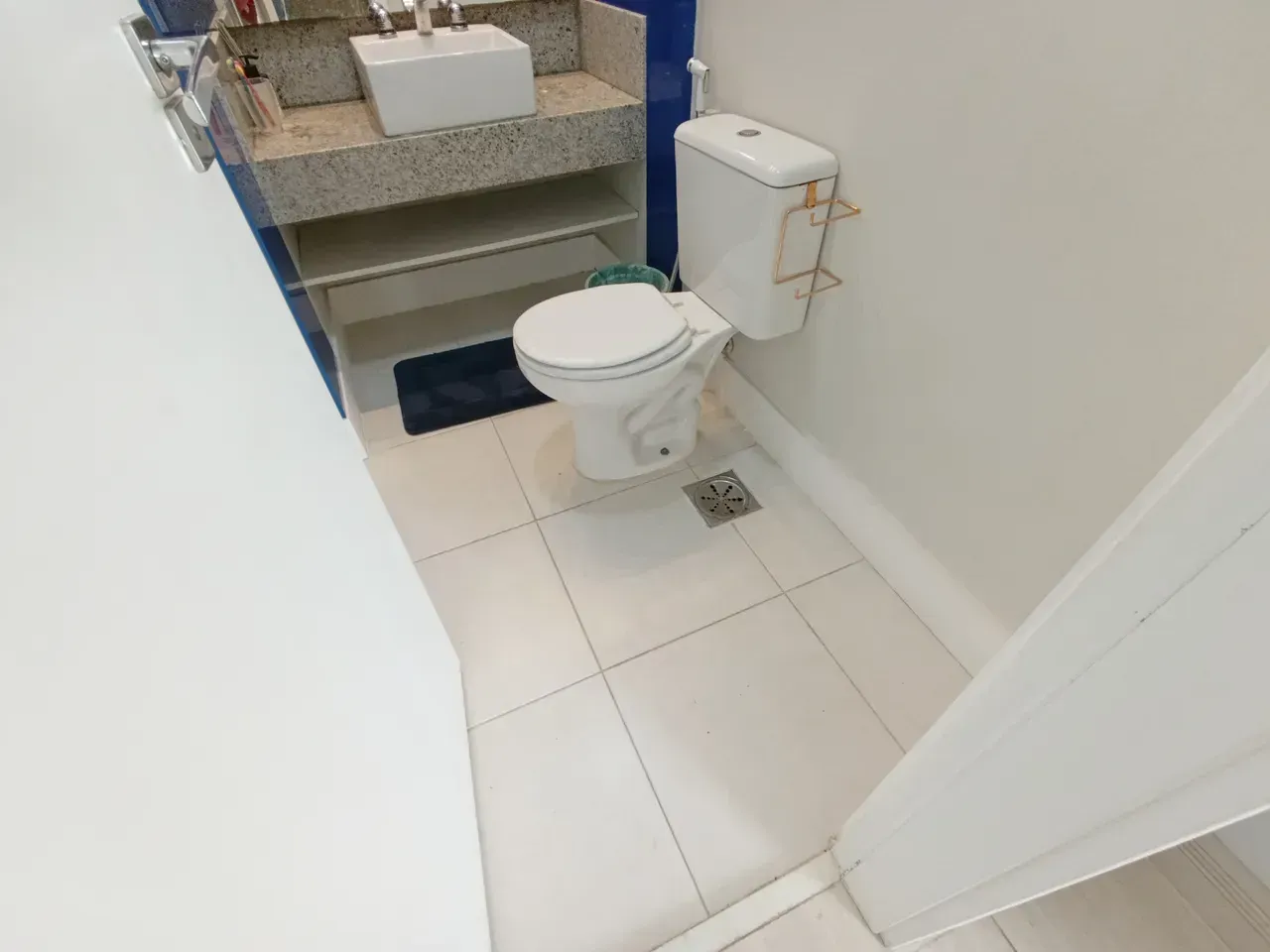 Apartamento com cozinha fechada e 4 banheiros — photo 18
