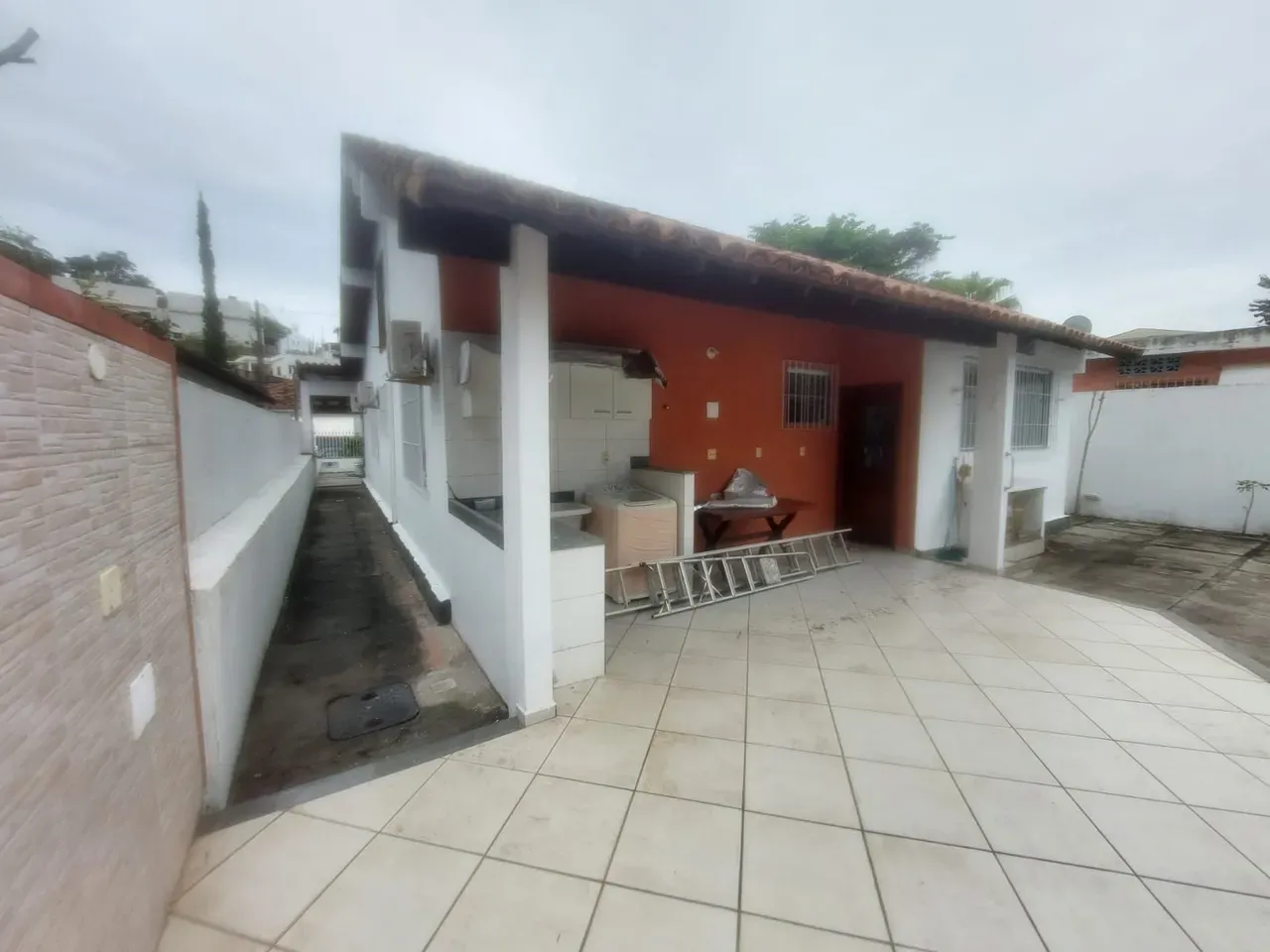 Home office in a 3-bedroom house, 169 m²