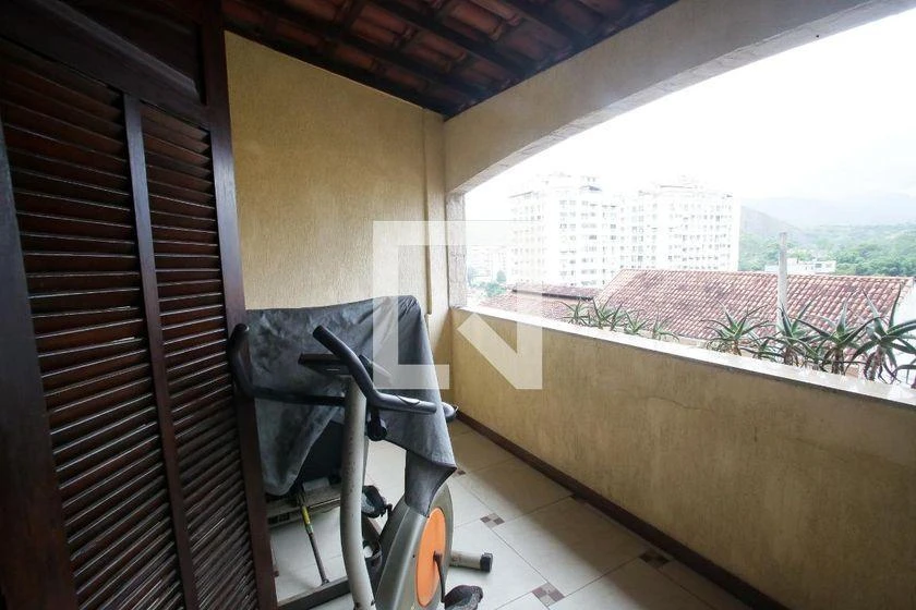 Furnished 400 m² house with 4 bedrooms and 4 bathrooms — photo 37