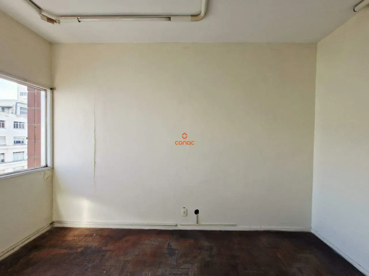 Apartamento de 1 quarto com piso de madeira ou laminado — photo 13