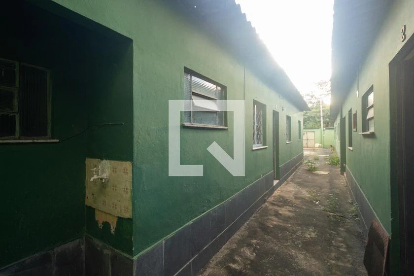 Casa con 2 dormitorios, 1 baño y zona de lavado — photo 17