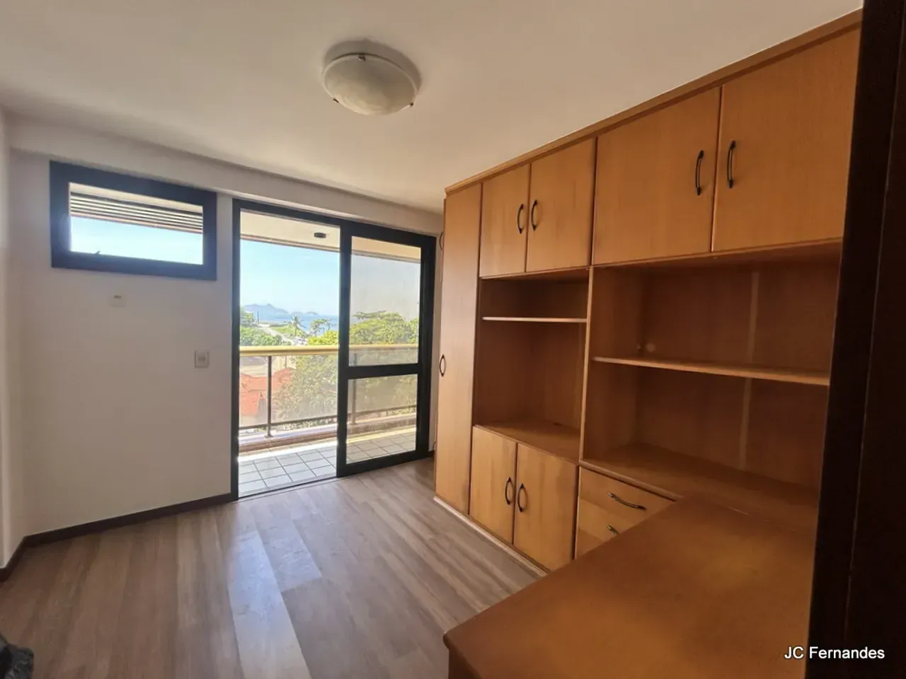2-bedroom, 2-bath apartment with water and city view — photo 14