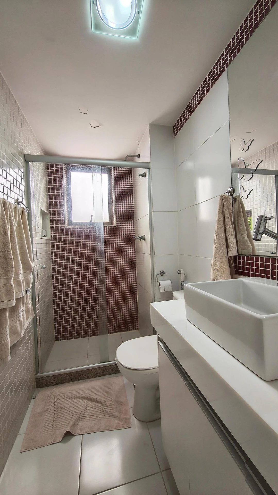One-bedroom apartment in a building with a gym — photo 28