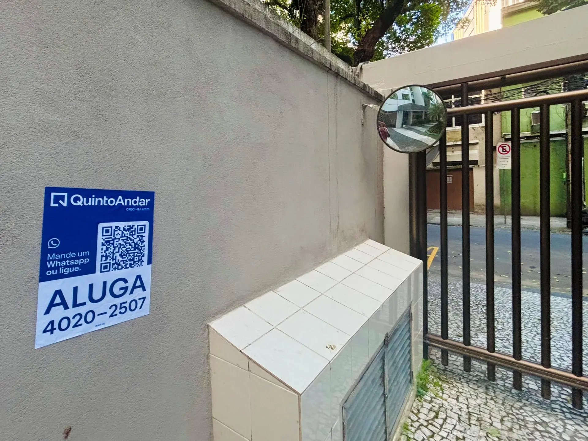 2-bedroom apartment with a mountain view in Rio de Janeiro — photo 39