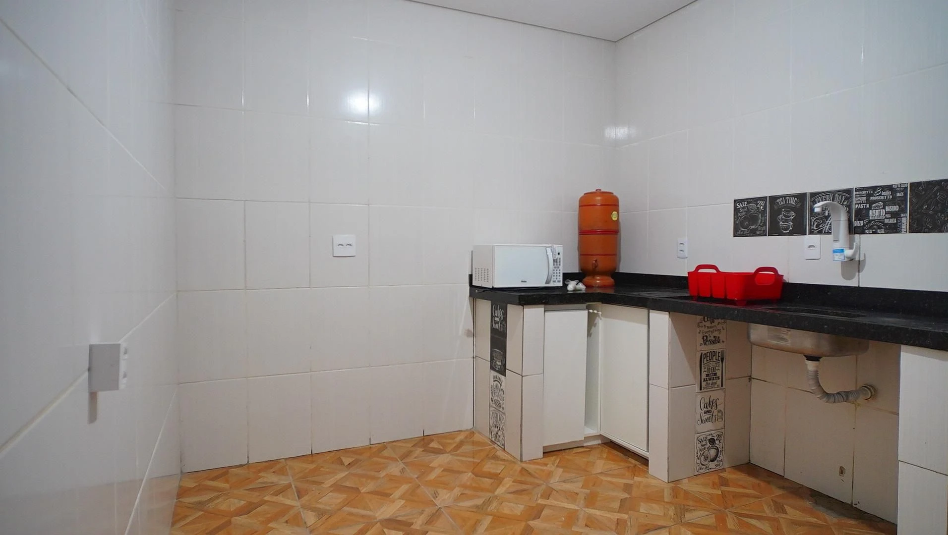 Casa sem vaga, com 1 quarto e cozinha independente