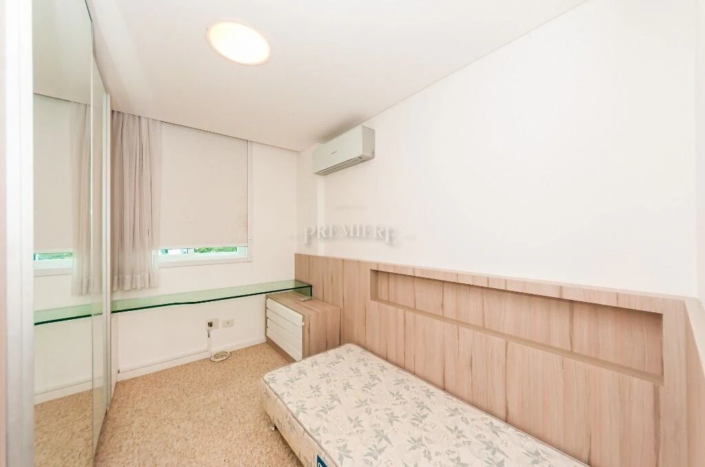 3-bedroom apartment, 1 with its own bathroom, 192 m² — photo 2