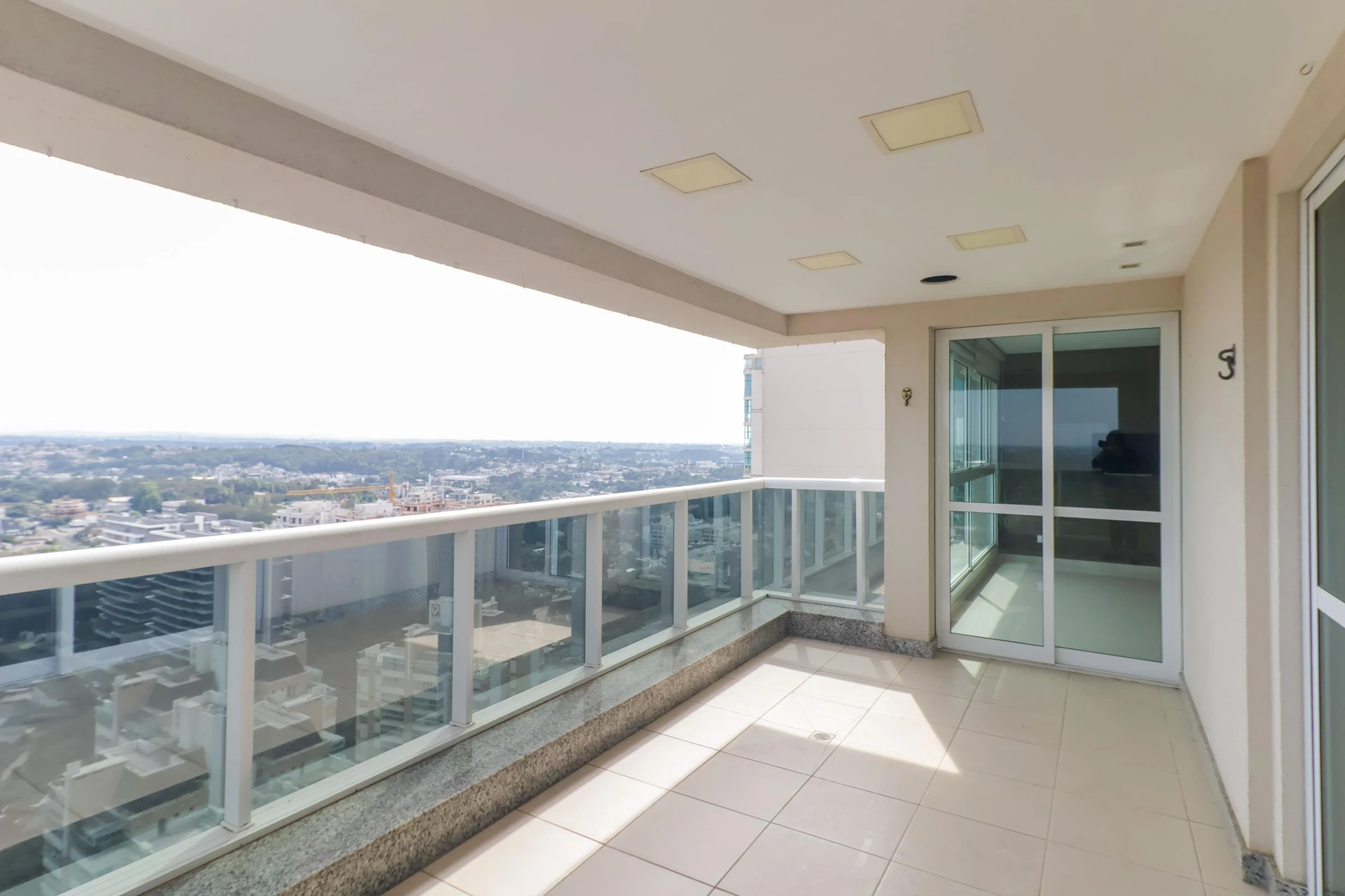 Furnished apartment, 266 m², with a bathtub — photo 5