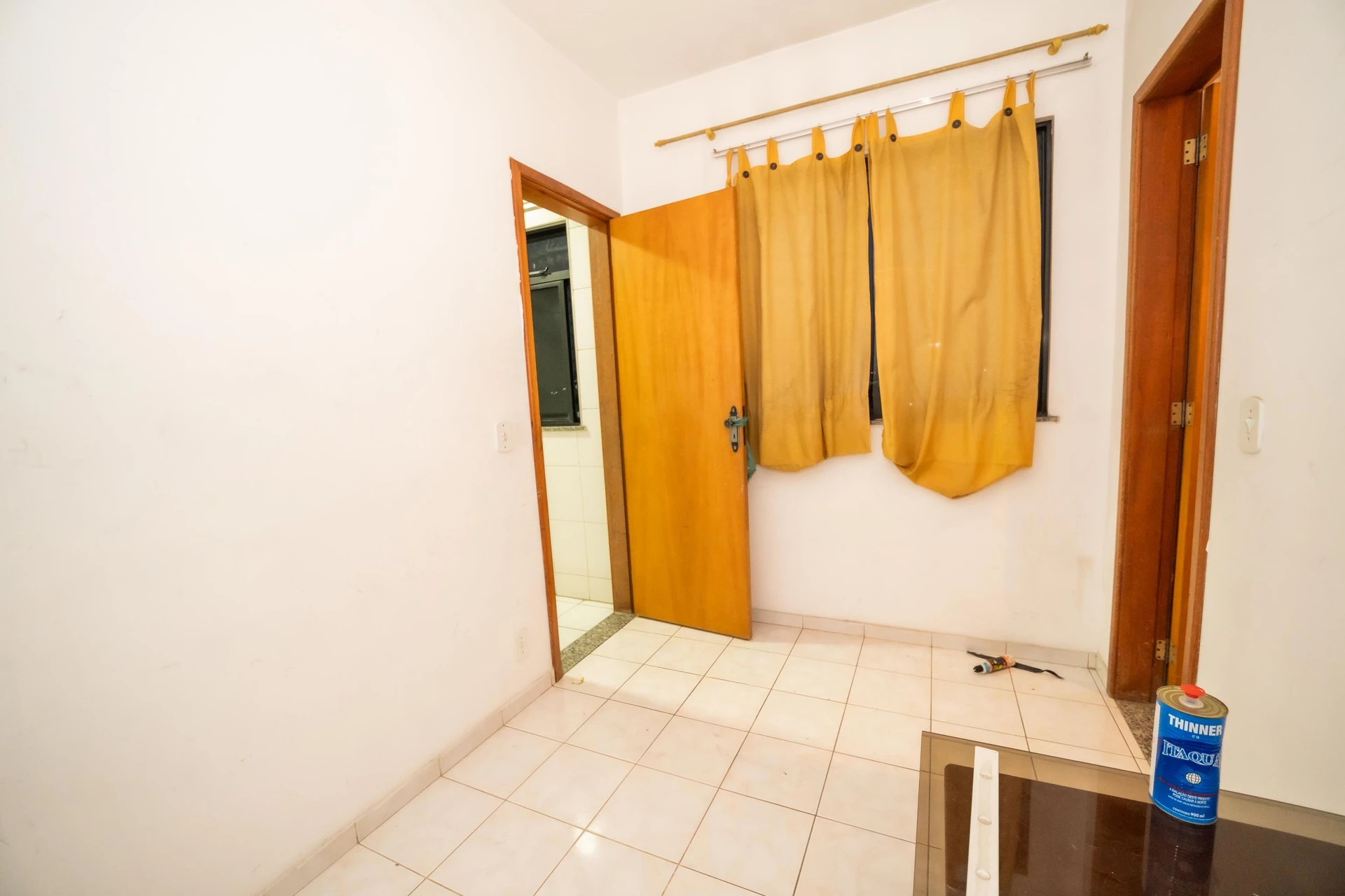 Glass-enclosed balcony in a 4-bedroom apartment, 110 m² — photo 29