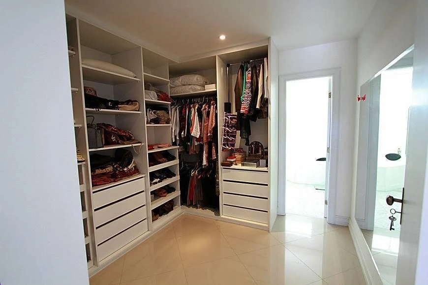 Меблированный дом 700 м²: 5 спален-сюит и 10 ванных — photo 2