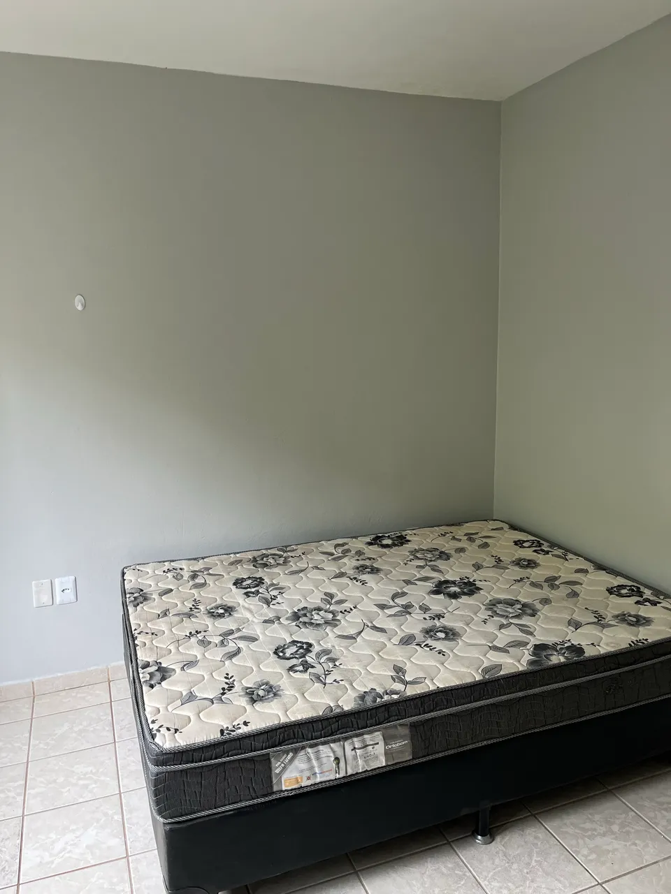 Furnished studio with balcony, bedroom and bathroom — photo 9