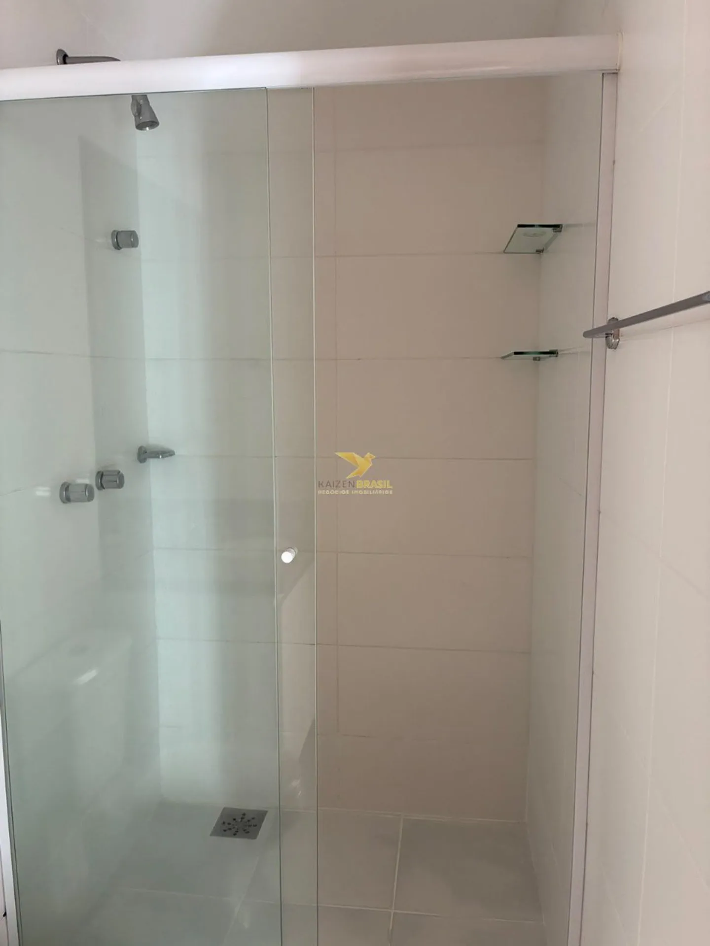 3-bedroom apartment, 1 with its own bathroom, 97 m² — photo 42