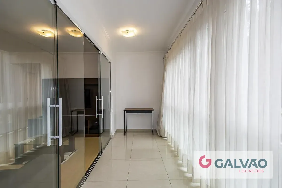3-bedroom apartment in a building with a coworking space — photo 3