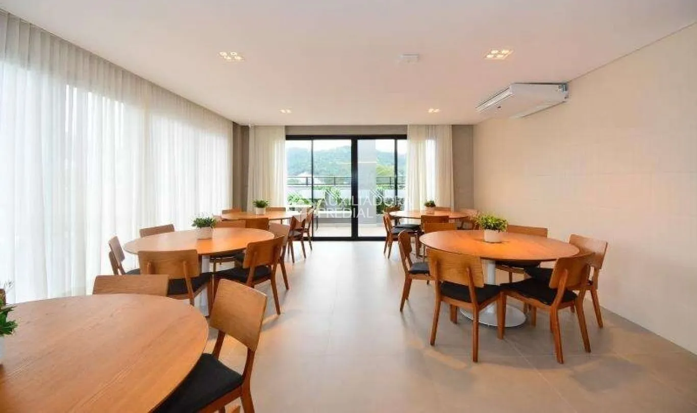 2-bedroom apartment in a building with a gym — photo 39