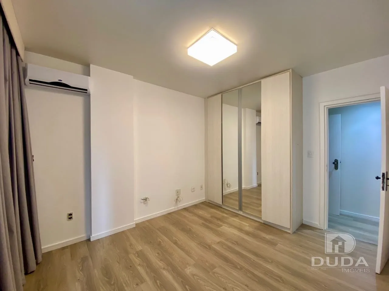 200 m² apartment with a bathtub and floor-to-ceiling windows — photo 13