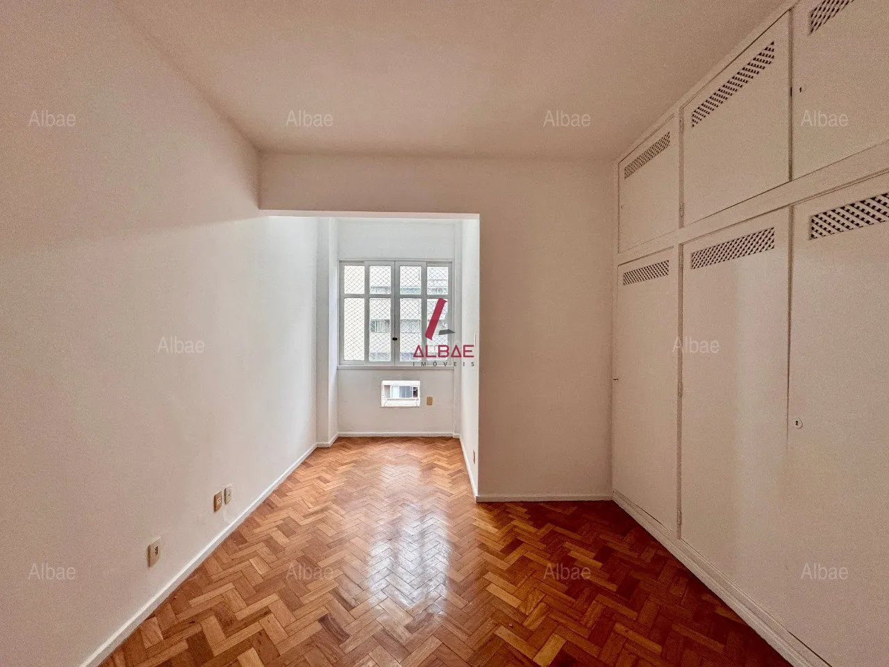 Apartment, 90 m², with wood or laminate floors — photo 3