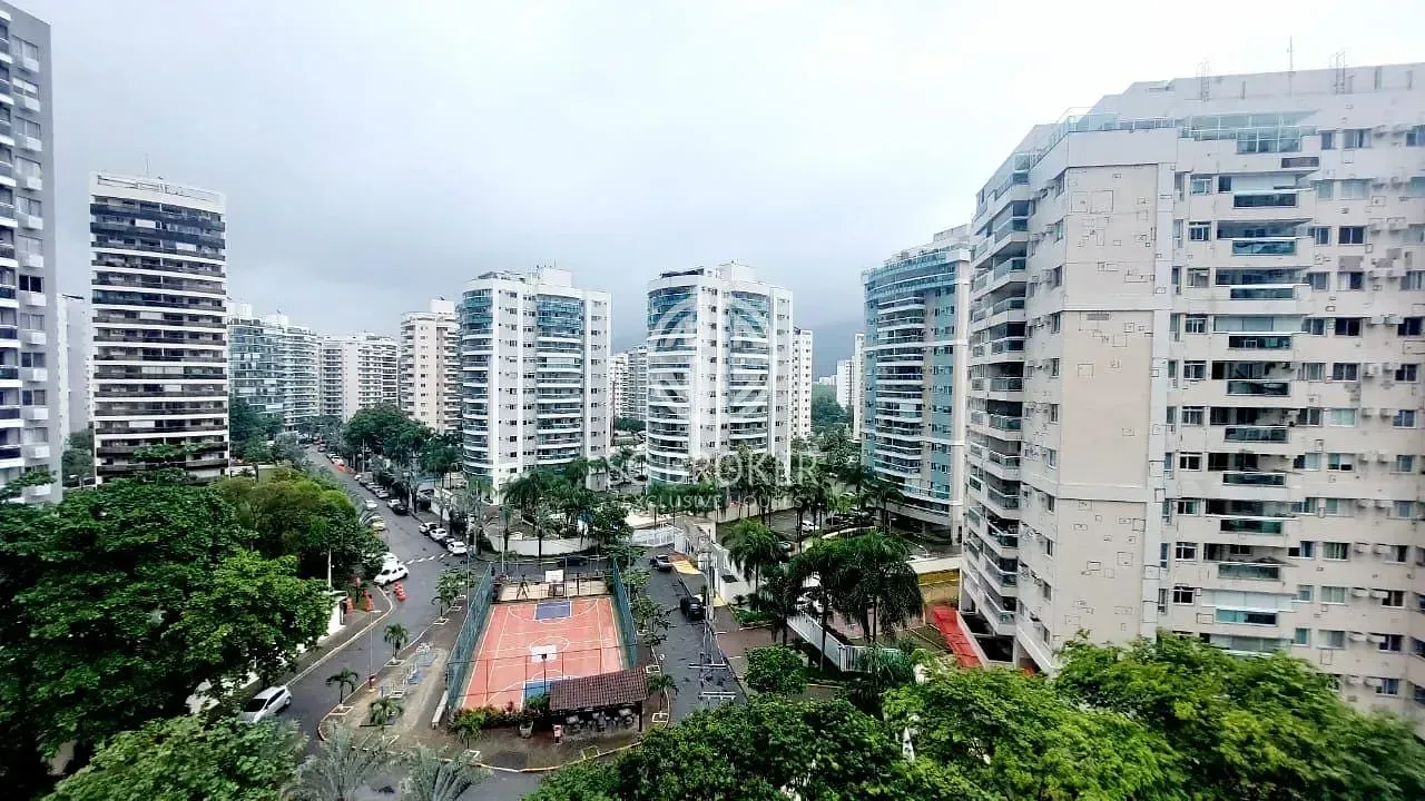 Glass-enclosed balcony in a 3-bedroom apartment, 77 m² — photo 15