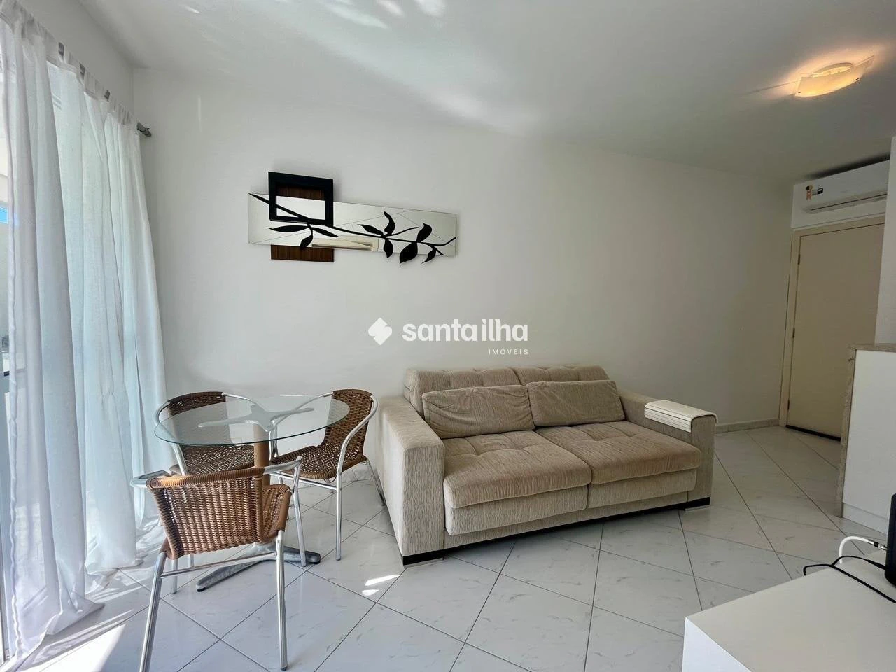 2-bedroom apartment with a washing machine in Florianópolis