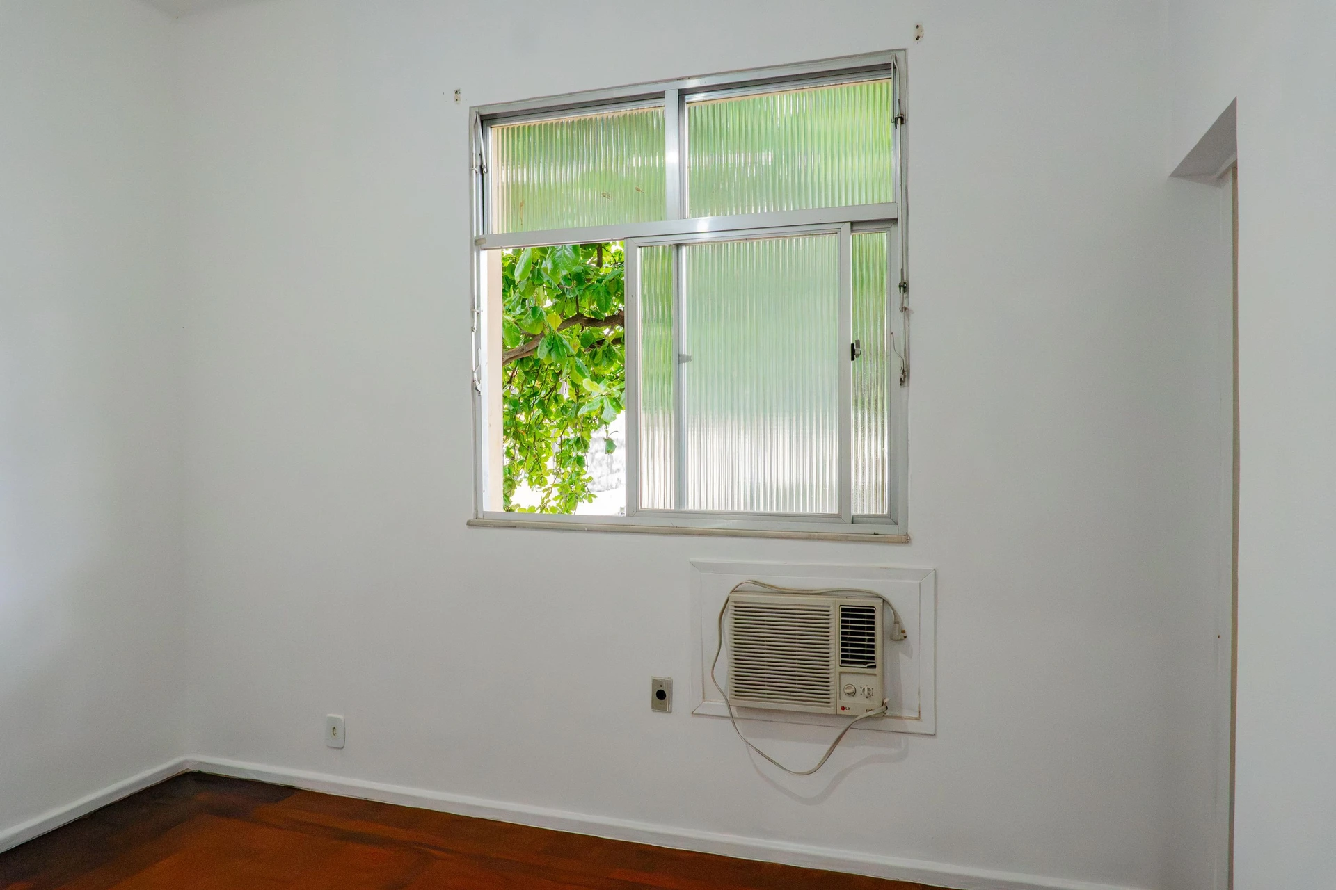 Apartamento com piso de madeira ou laminado, Grajaú — photo 3