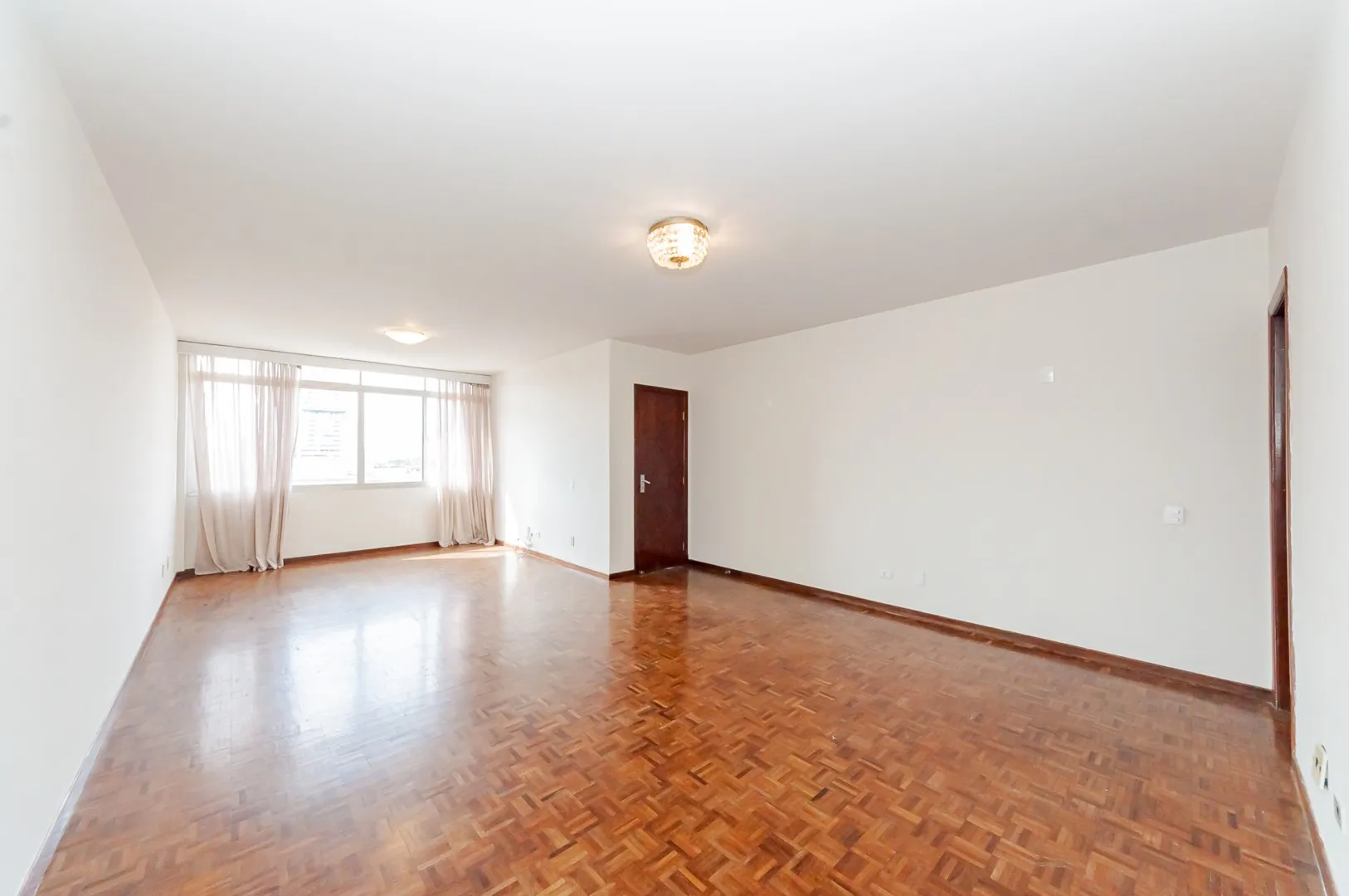 4-bedroom 239 m² apartment with 2 parking spots and 1 suite — photo 24